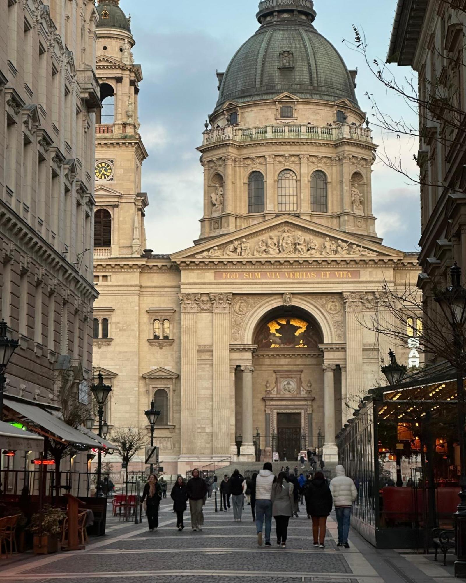 Dolce Vita Basilica بودابست المظهر الخارجي الصورة